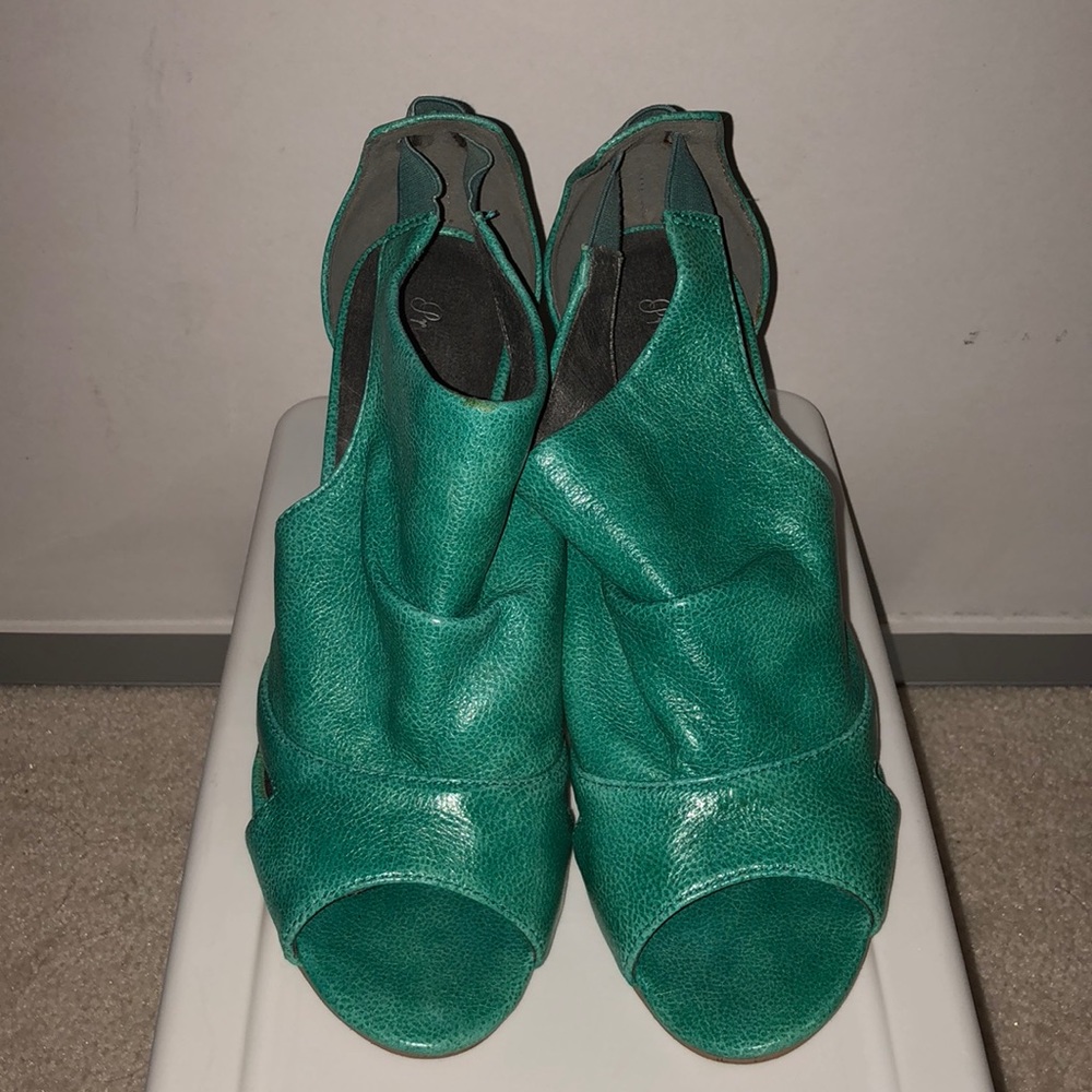 Gently Worn Turquoise Peep Toe Cut Out Heels